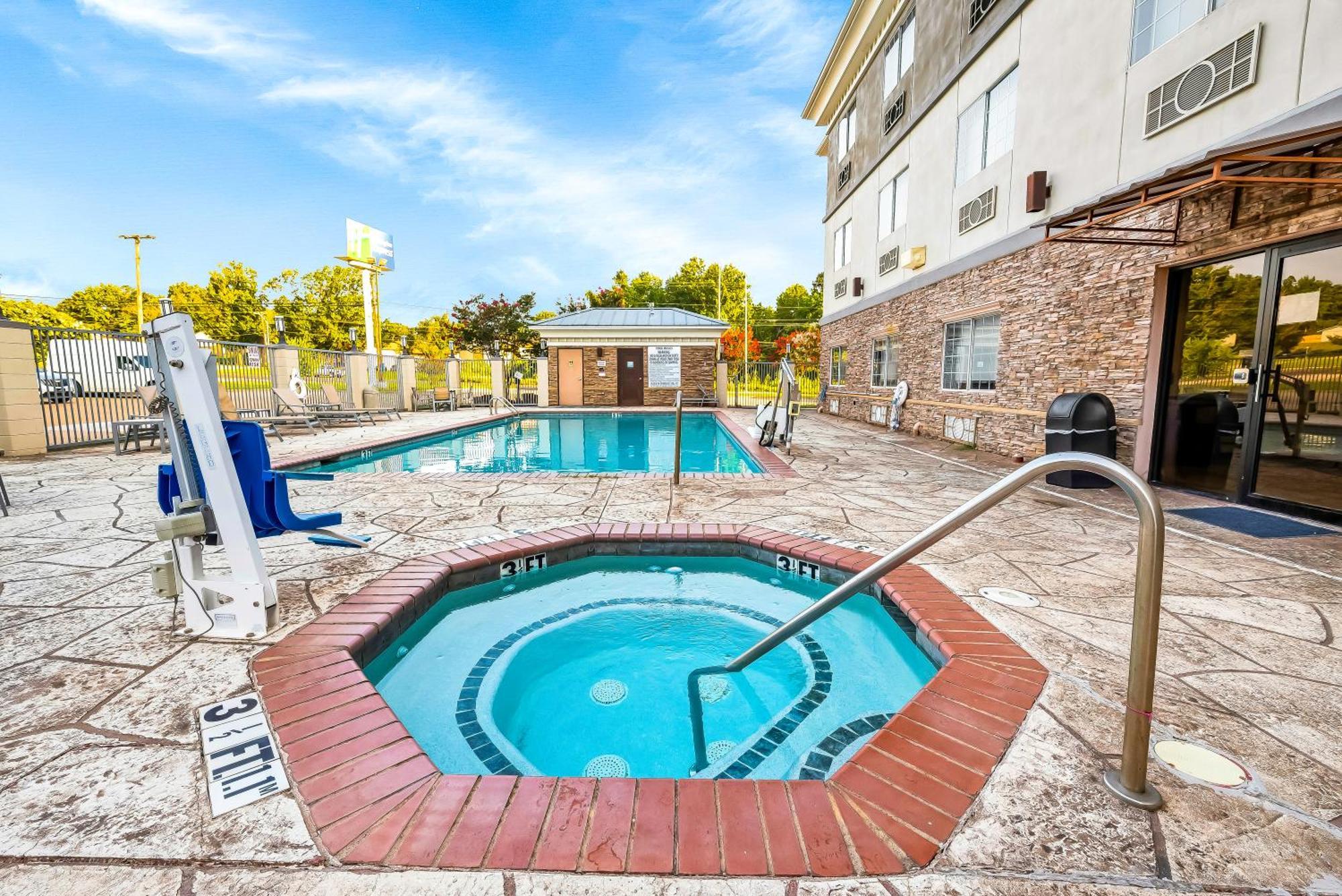 Holiday Inn Express Palestine By Ihg Exterior photo