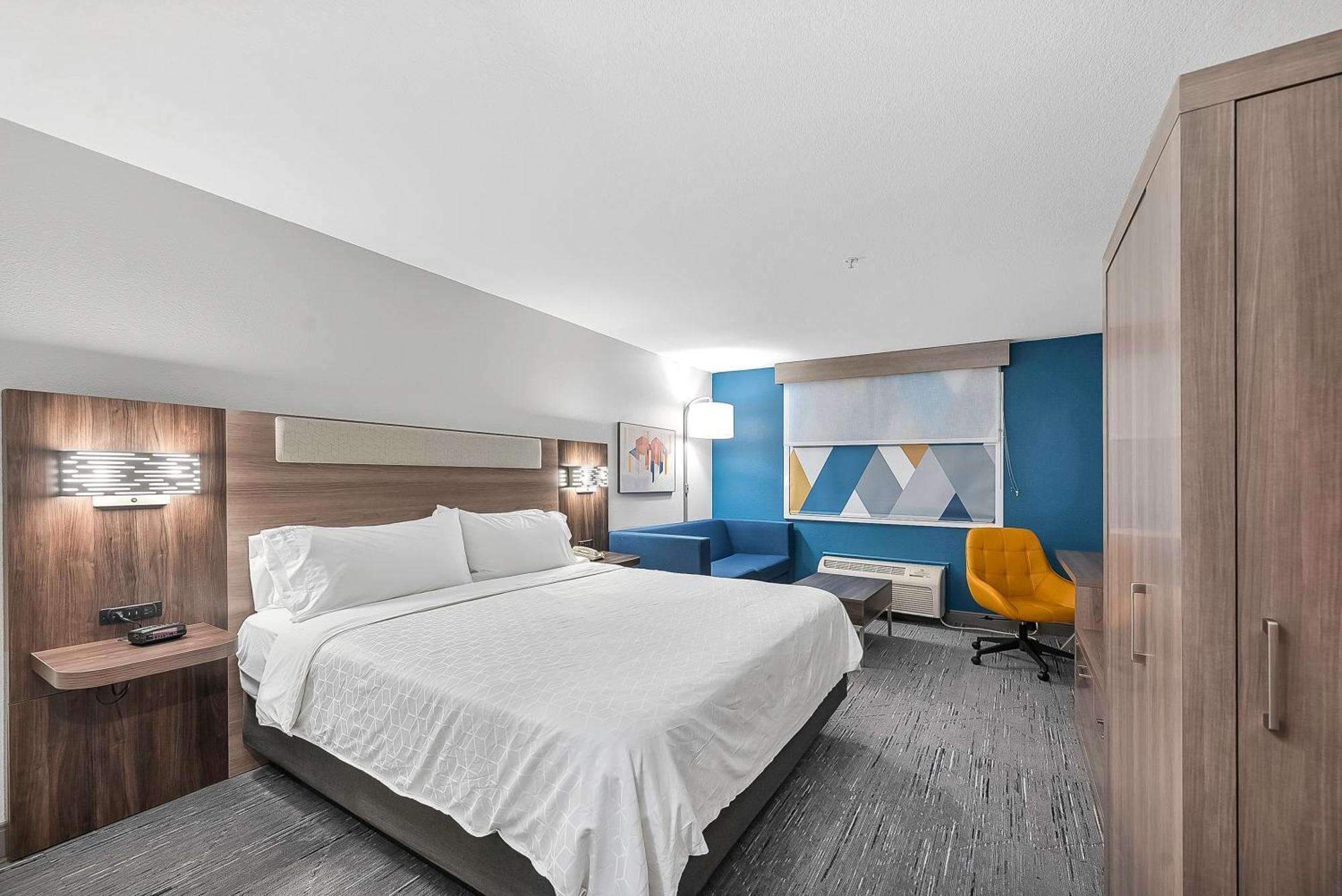 Holiday Inn Express Palestine By Ihg Exterior photo