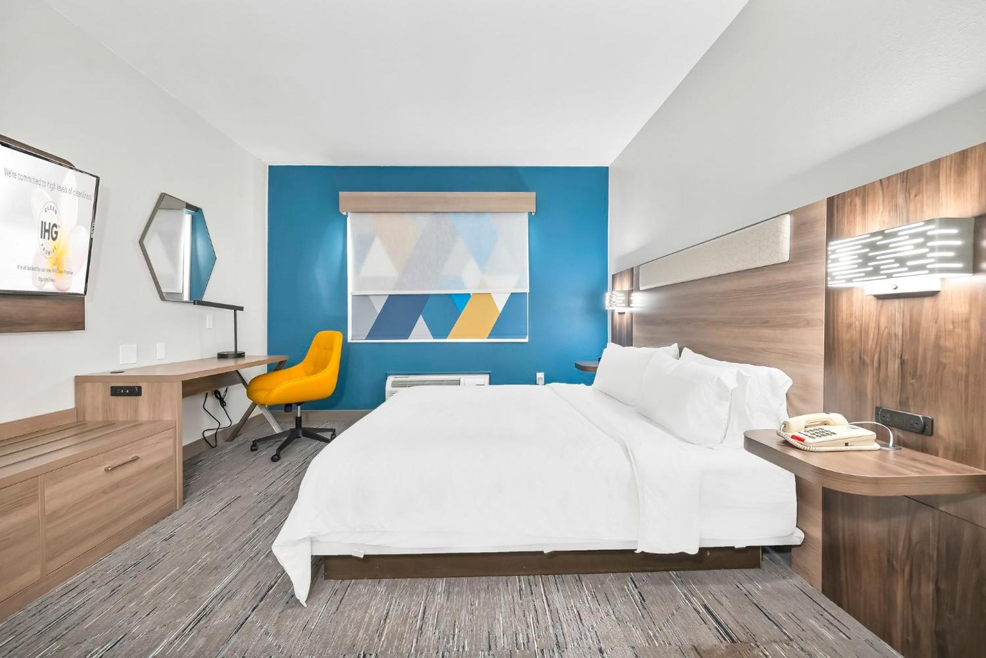 Holiday Inn Express Palestine By Ihg Exterior photo