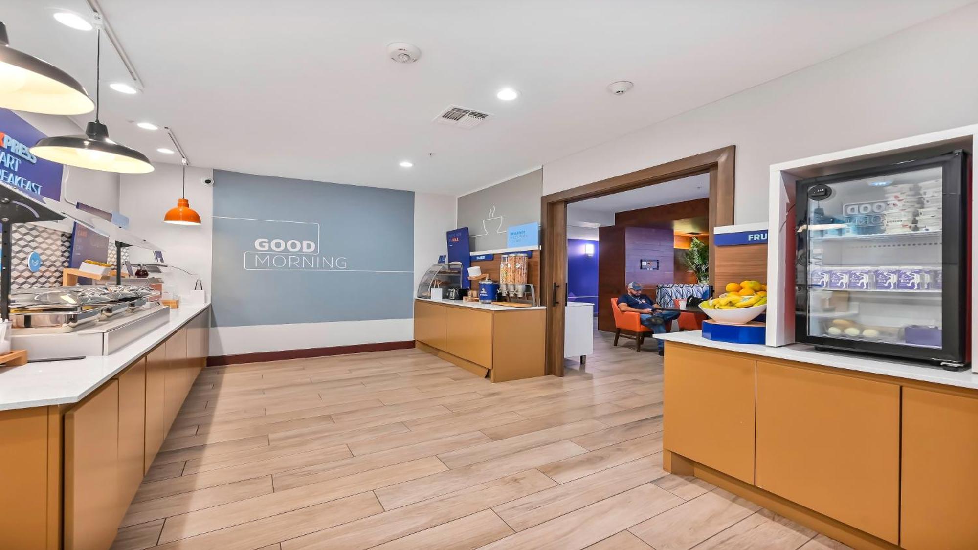 Holiday Inn Express Palestine By Ihg Exterior photo