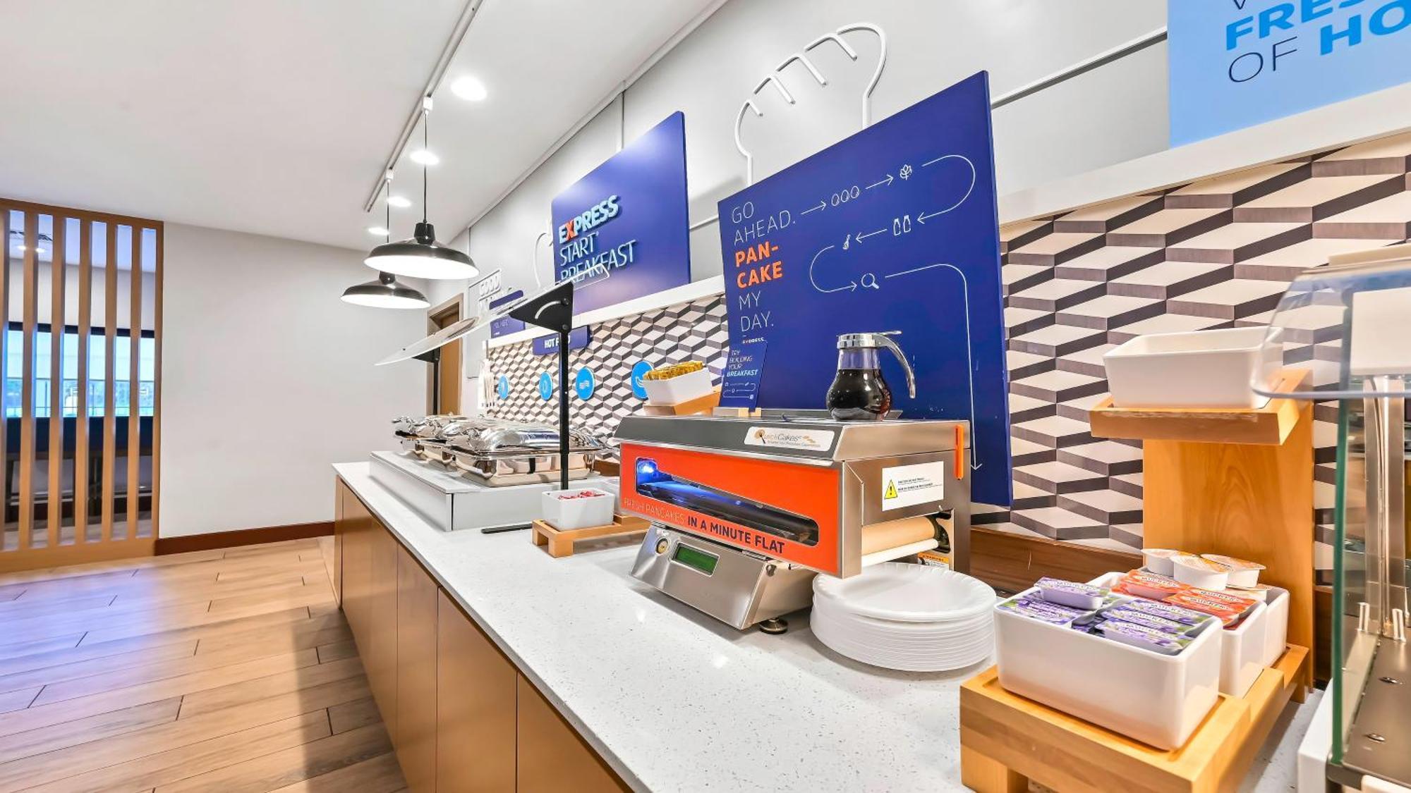 Holiday Inn Express Palestine By Ihg Exterior photo